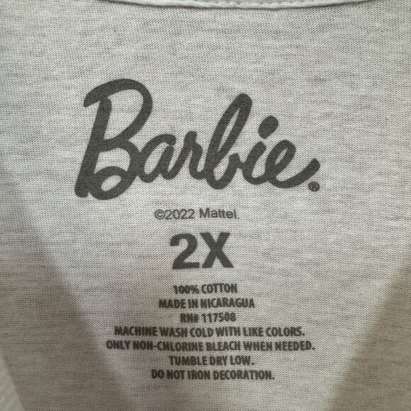 Barbies from around the world T-shirt size 2xl. - Picture 4 of 4